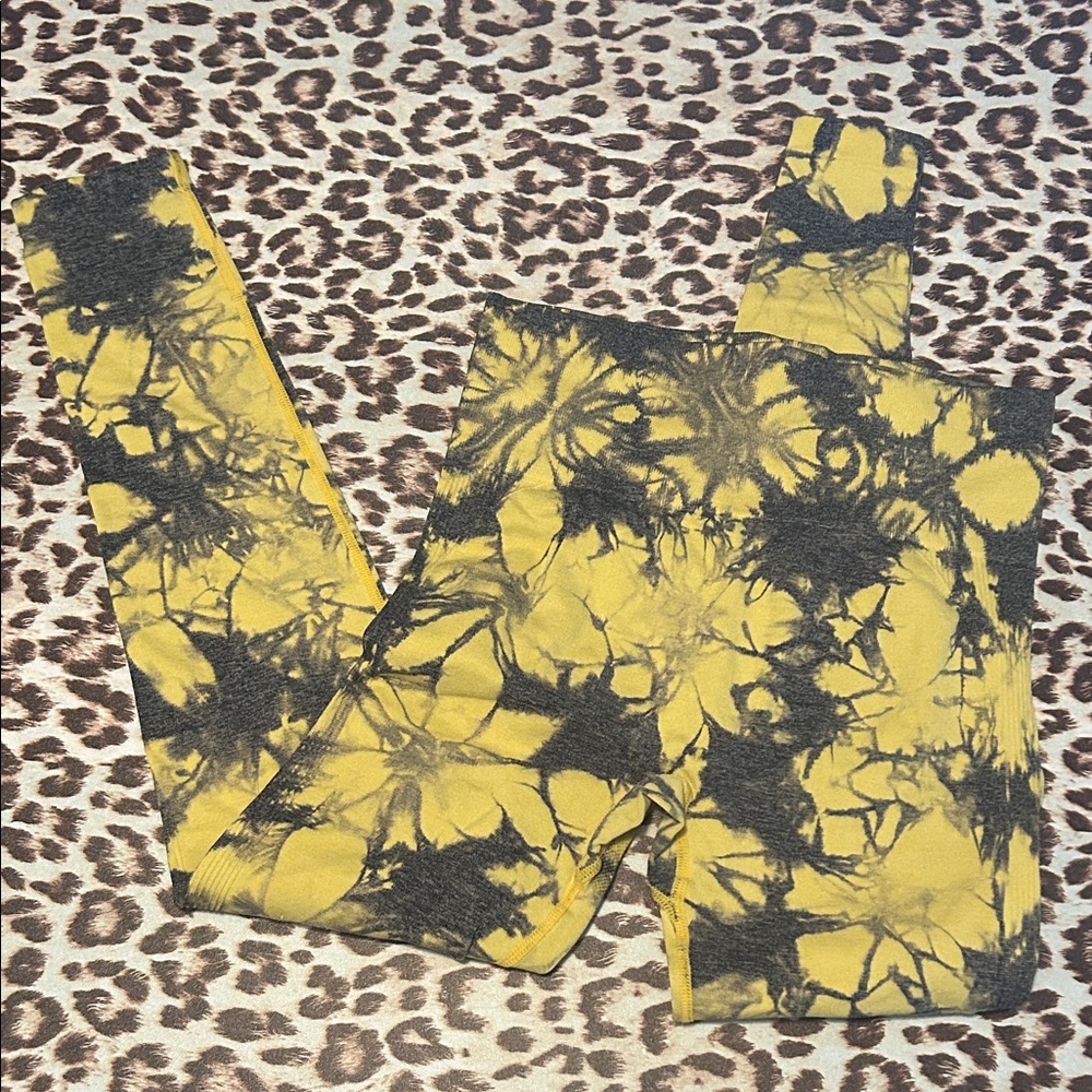 M Yellow and Black Tie-Dye Leggings